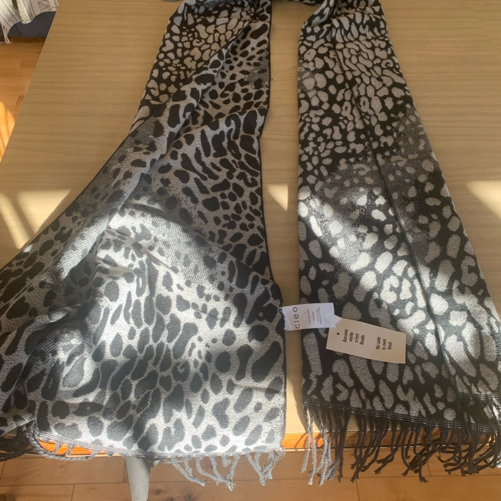 🍄3/29🍄Soft Cleo Patterned Scarf - Picture 5 of 7